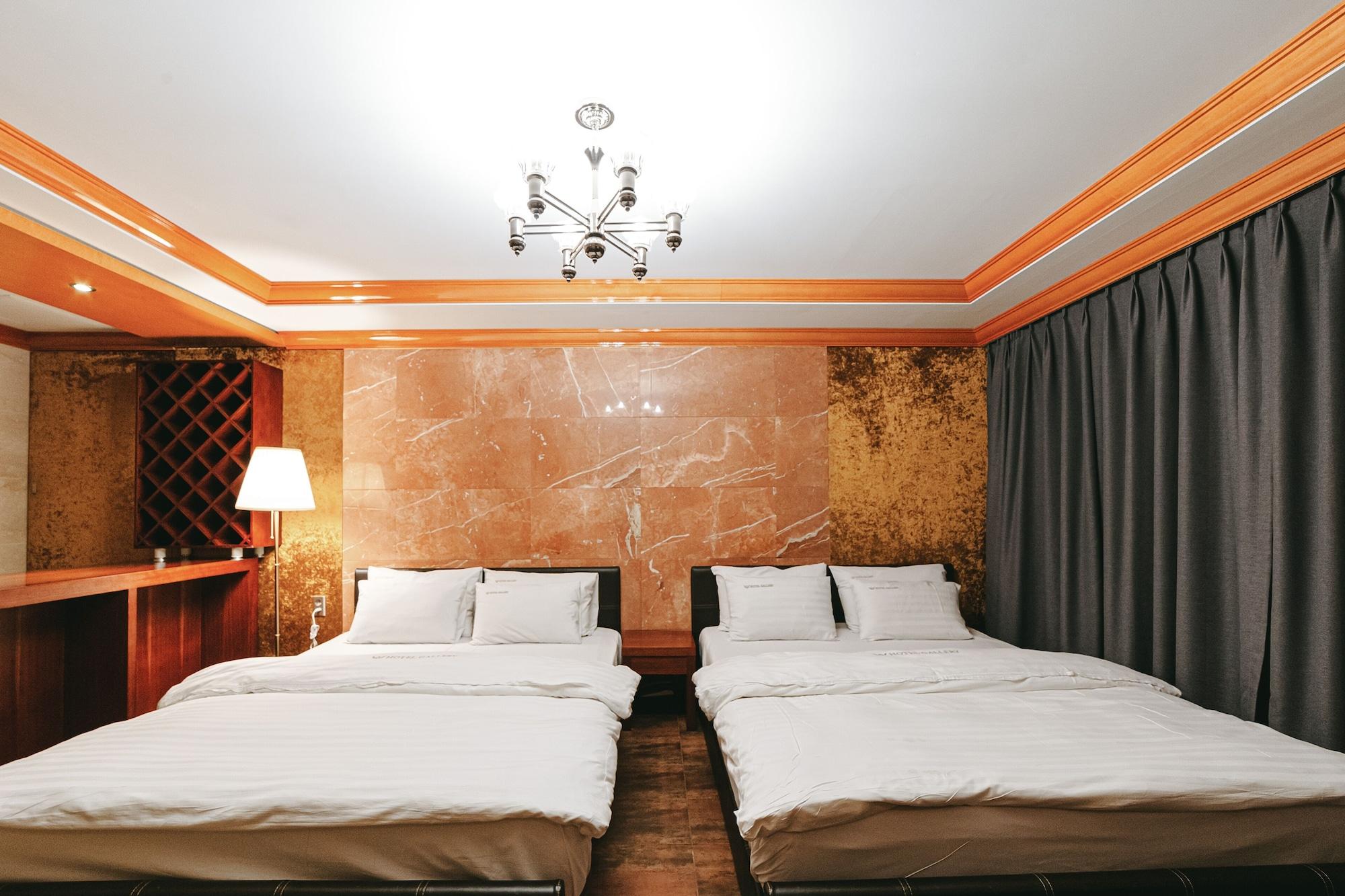 Gallery Tourist Hotel Тхонъён Экстерьер фото