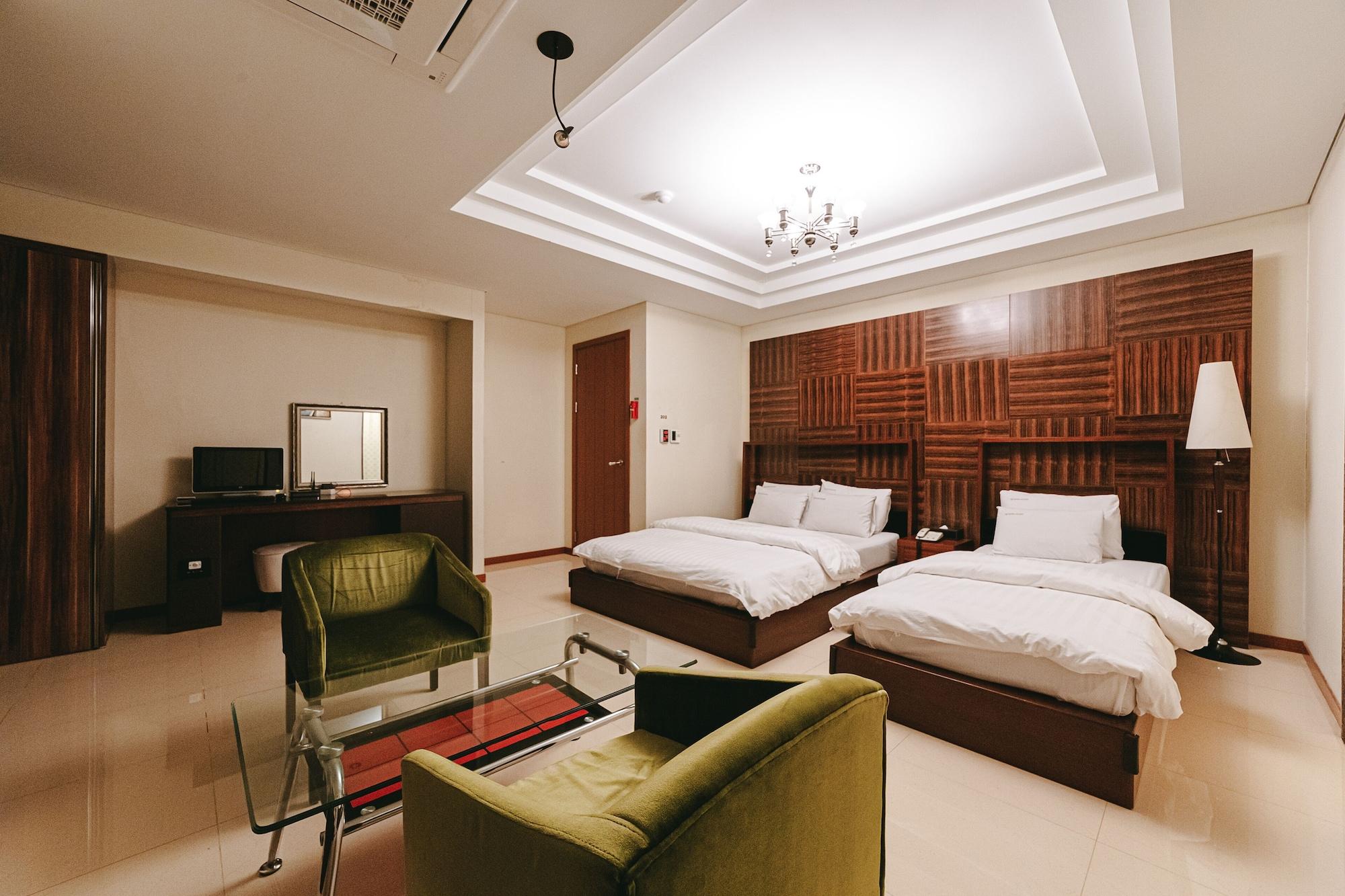 Gallery Tourist Hotel Тхонъён Экстерьер фото