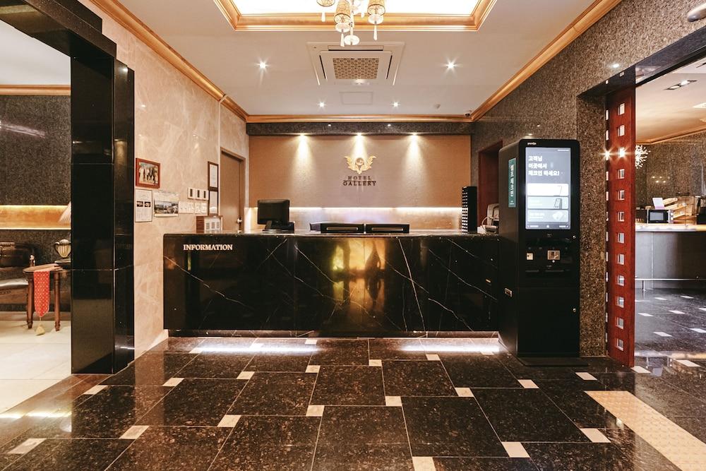 Gallery Tourist Hotel Тхонъён Экстерьер фото